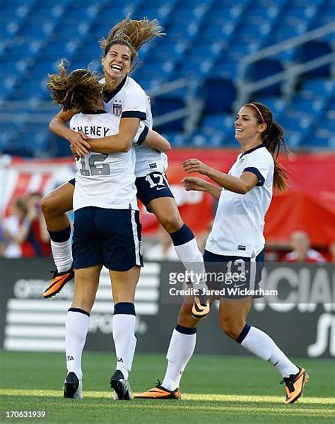 4,810 Tobin Heath Photos & High Res Pictures